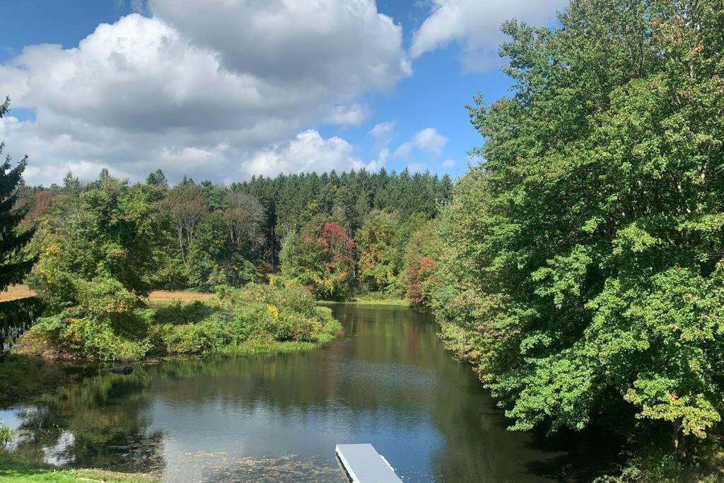 Gorgeous Poconos Springtime By The Lake! Henryville Exterior photo
